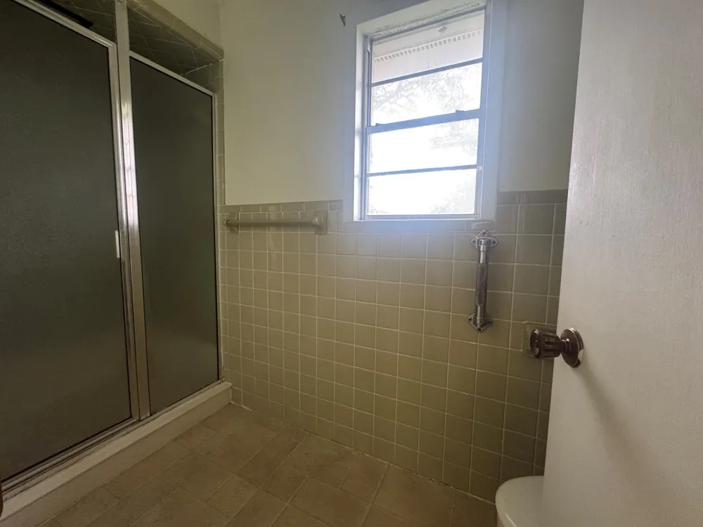 307 S Market Street Louise, TX 77455