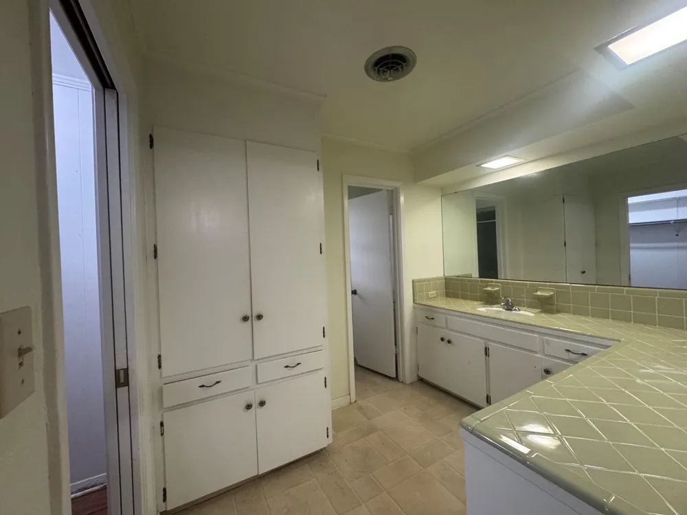 307 S Market Street Louise, TX 77455