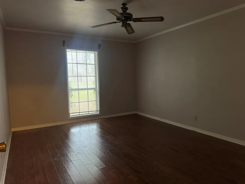 307 S Market Street Louise, TX 77455