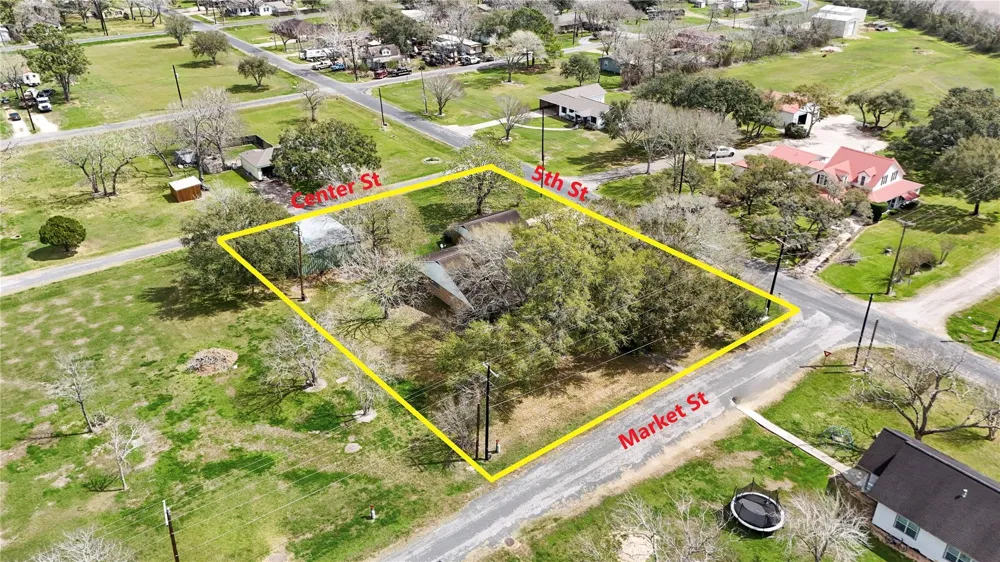 307 S Market Street Louise, TX 77455