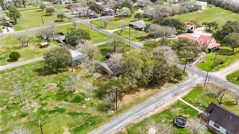 307 S Market Street Louise, TX 77455