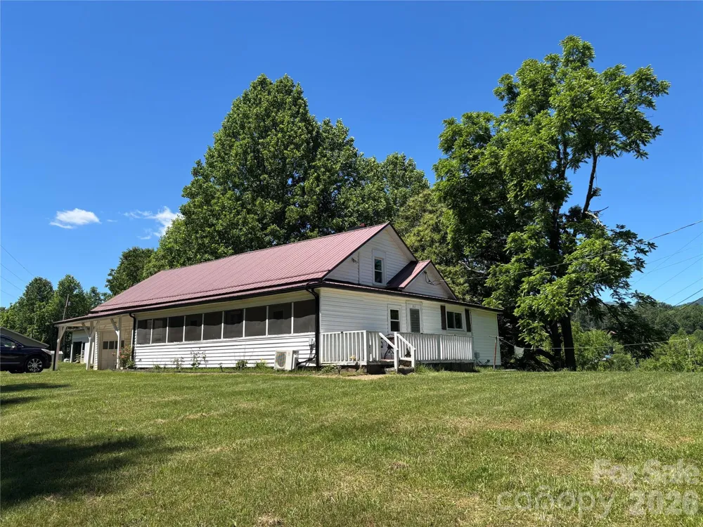 262 Blackberry Lane Bakersville, NC 28705
