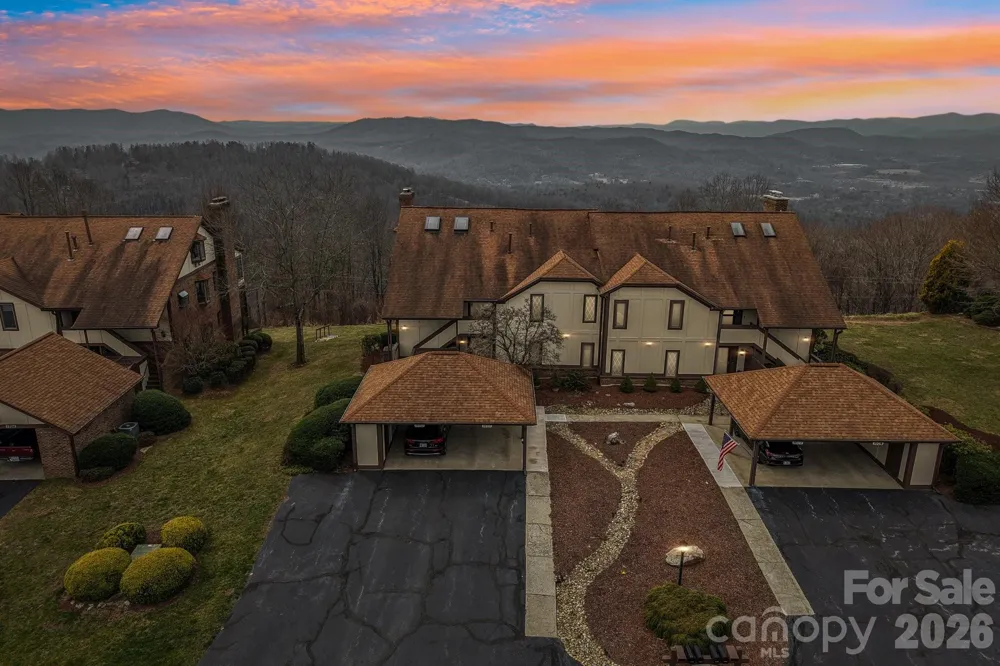 1601 Fleetwood Plaza Hendersonville, NC 28739