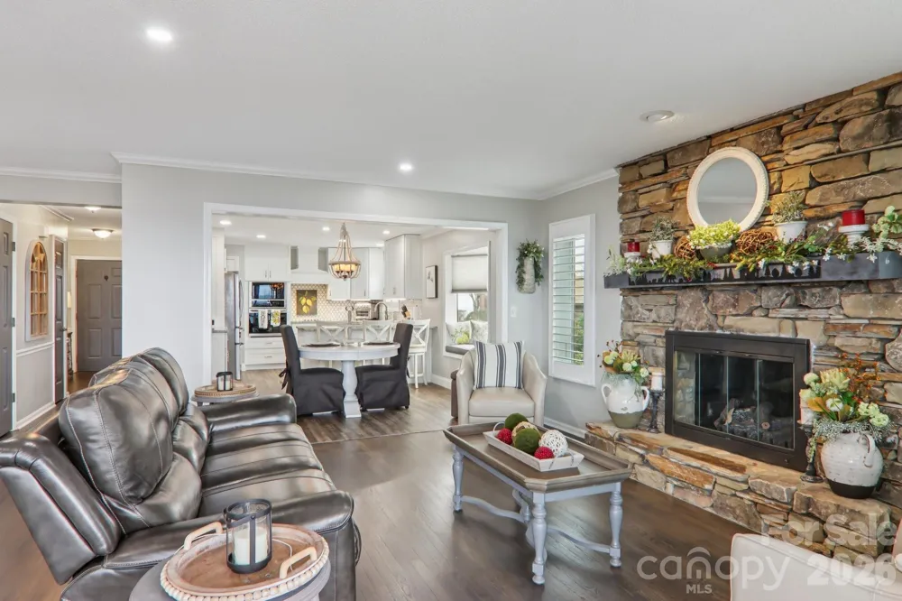 1601 Fleetwood Plaza Hendersonville, NC 28739