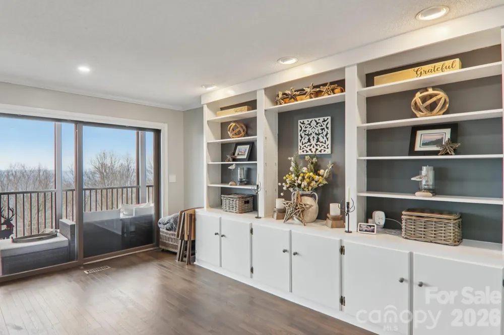 1601 Fleetwood Plaza Hendersonville, NC 28739