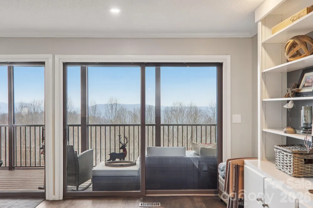 1601 Fleetwood Plaza Hendersonville, NC 28739