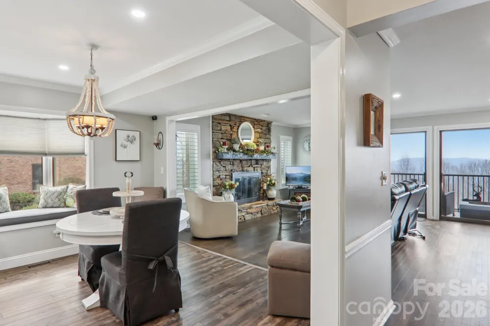 1601 Fleetwood Plaza Hendersonville, NC 28739