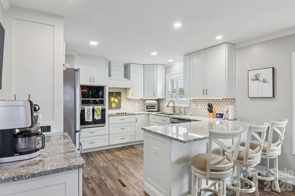 1601 Fleetwood Plaza Hendersonville, NC 28739
