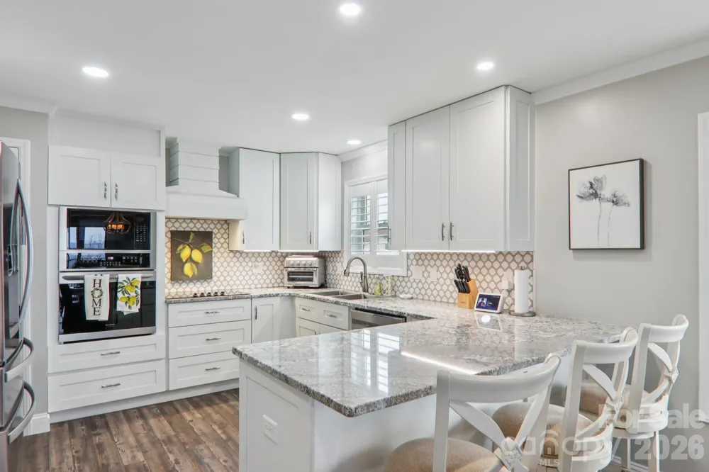 1601 Fleetwood Plaza Hendersonville, NC 28739
