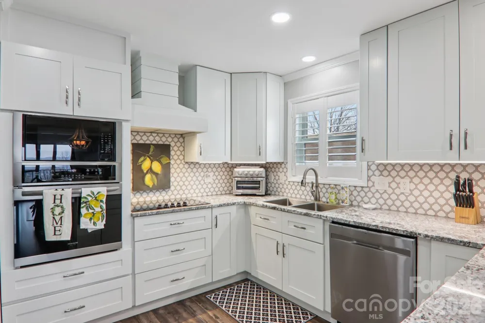 1601 Fleetwood Plaza Hendersonville, NC 28739