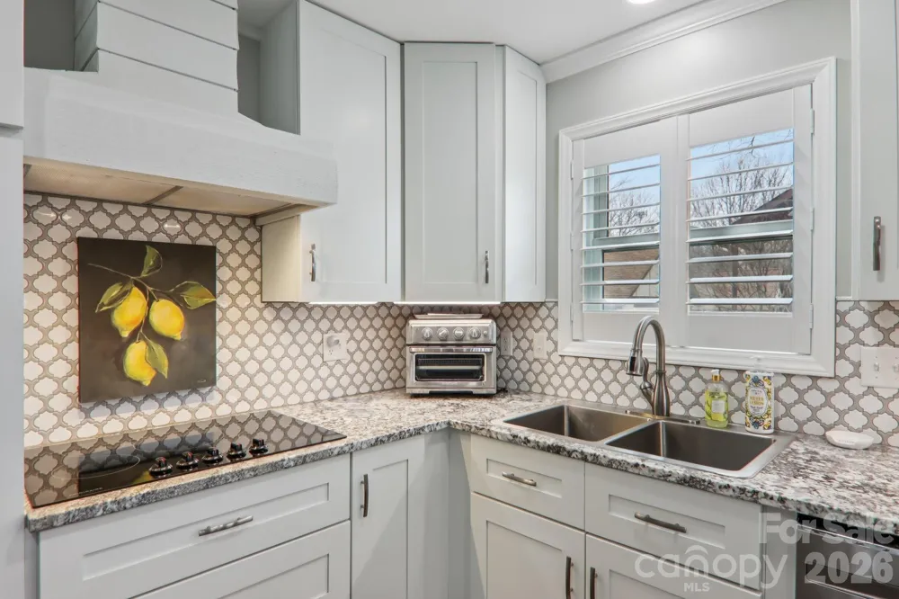 1601 Fleetwood Plaza Hendersonville, NC 28739