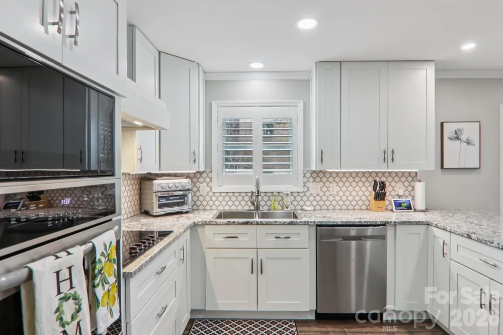 1601 Fleetwood Plaza Hendersonville, NC 28739