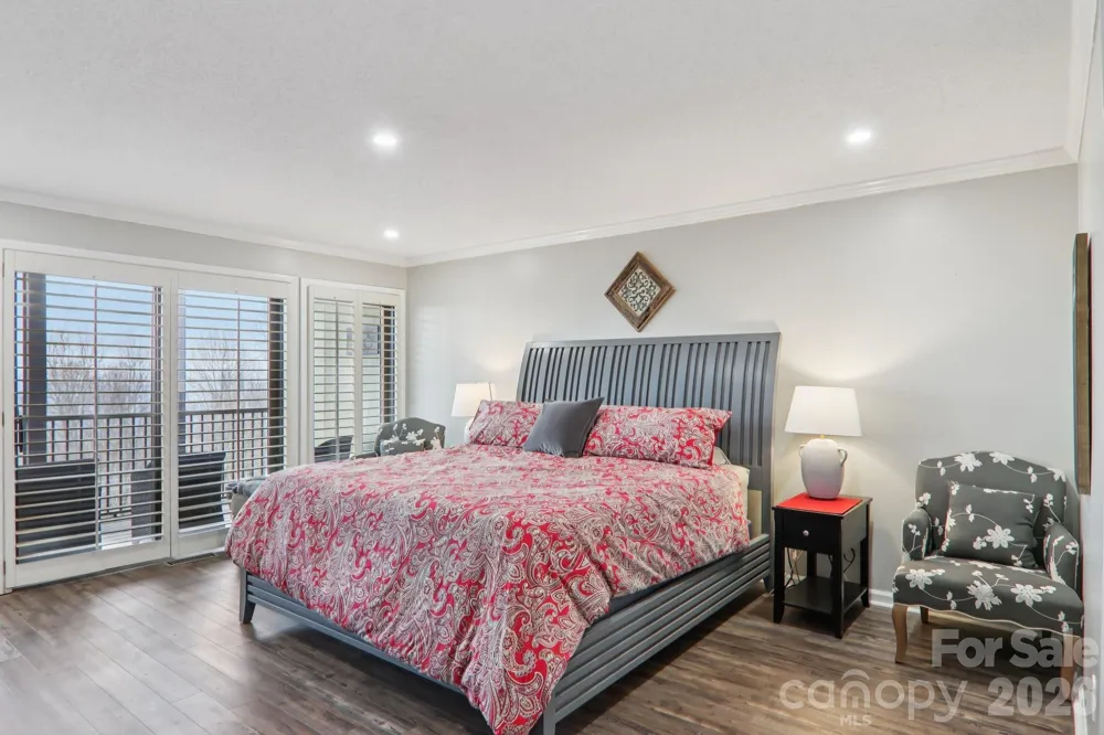 1601 Fleetwood Plaza Hendersonville, NC 28739