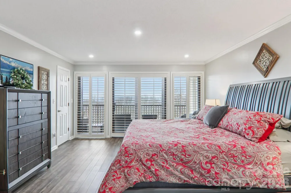 1601 Fleetwood Plaza Hendersonville, NC 28739