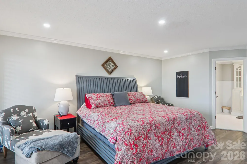 1601 Fleetwood Plaza Hendersonville, NC 28739