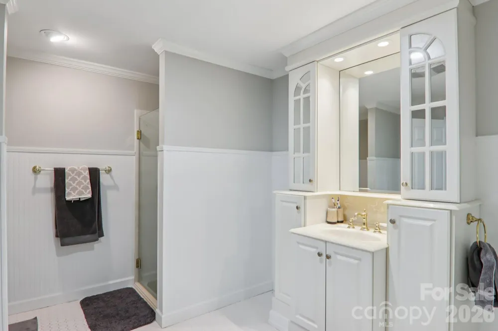 1601 Fleetwood Plaza Hendersonville, NC 28739