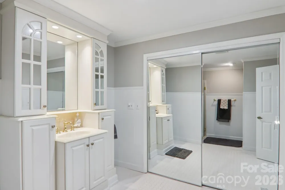 1601 Fleetwood Plaza Hendersonville, NC 28739