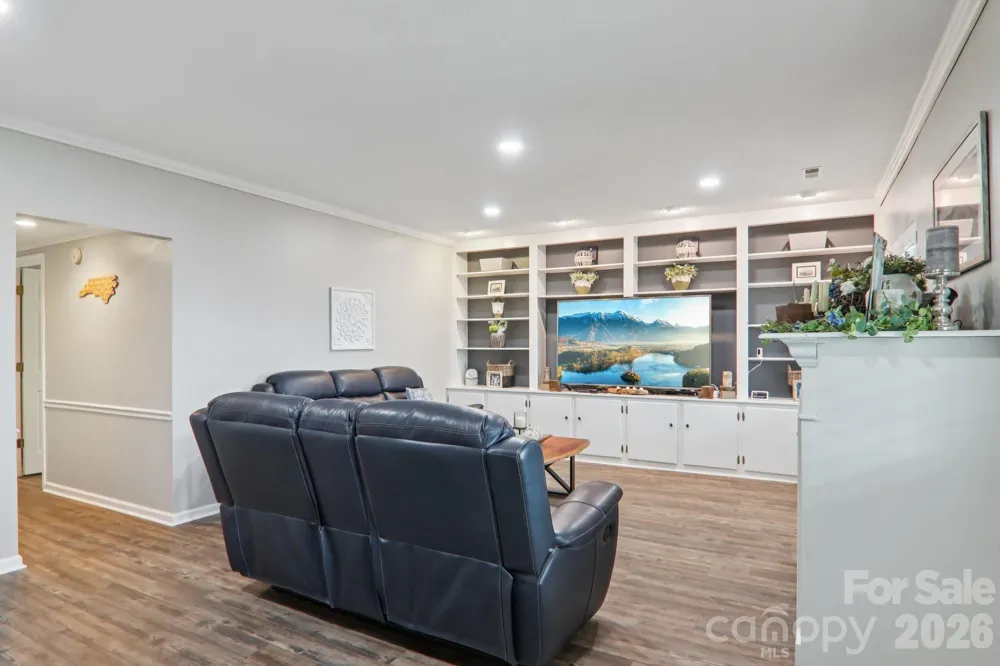 1601 Fleetwood Plaza Hendersonville, NC 28739