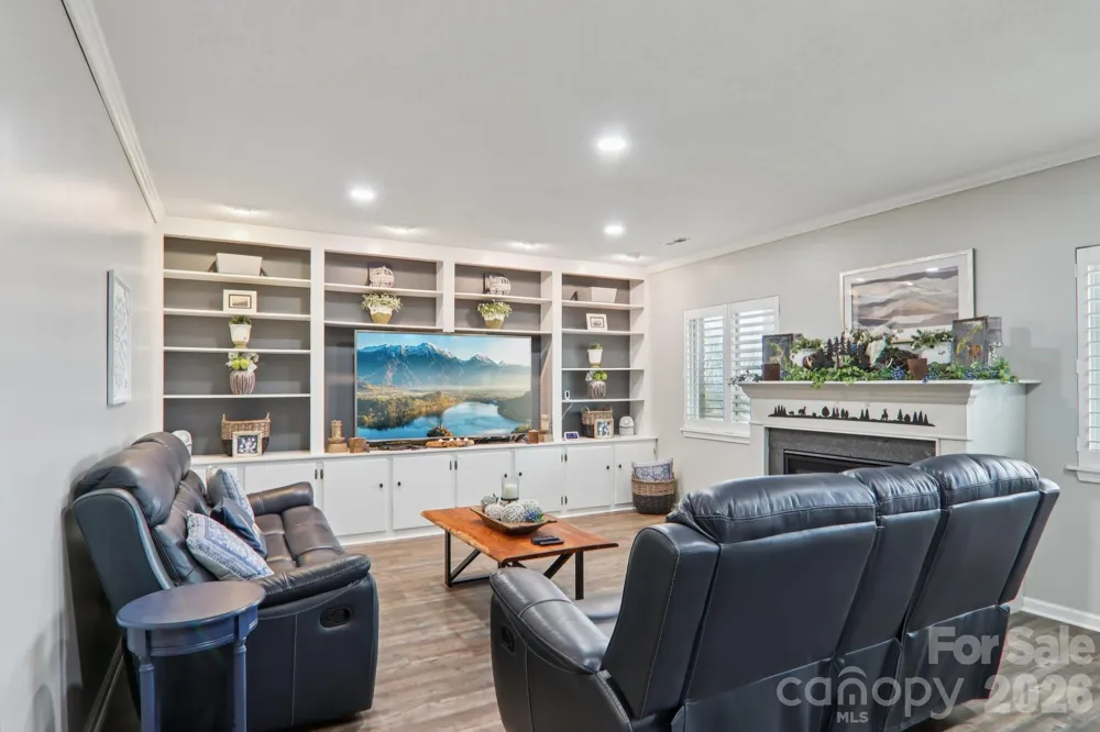 1601 Fleetwood Plaza Hendersonville, NC 28739
