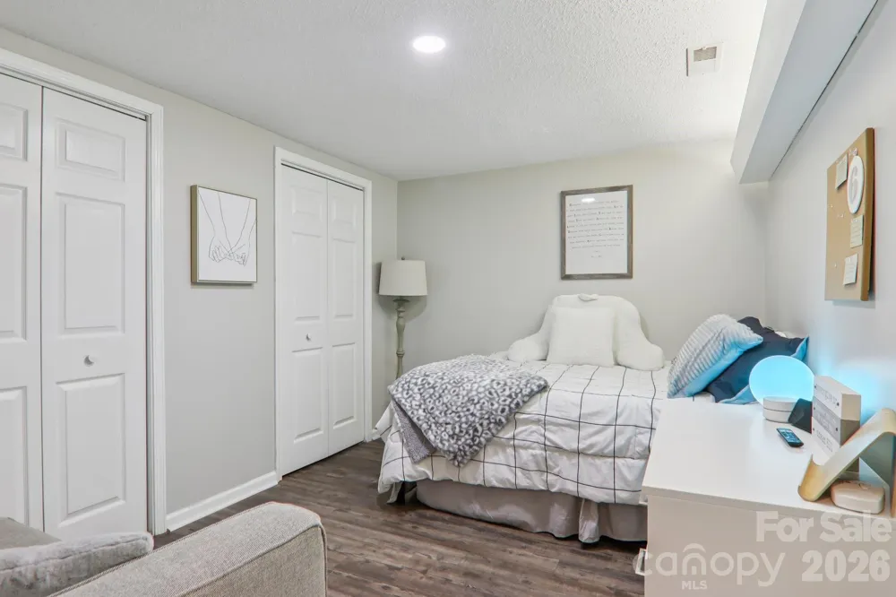 1601 Fleetwood Plaza Hendersonville, NC 28739