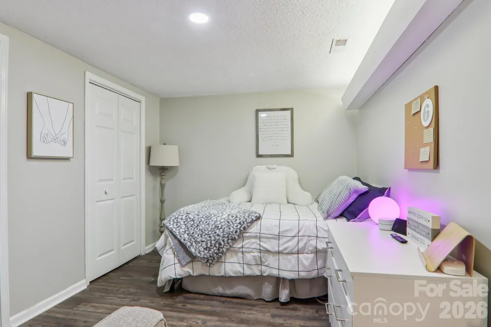 1601 Fleetwood Plaza Hendersonville, NC 28739
