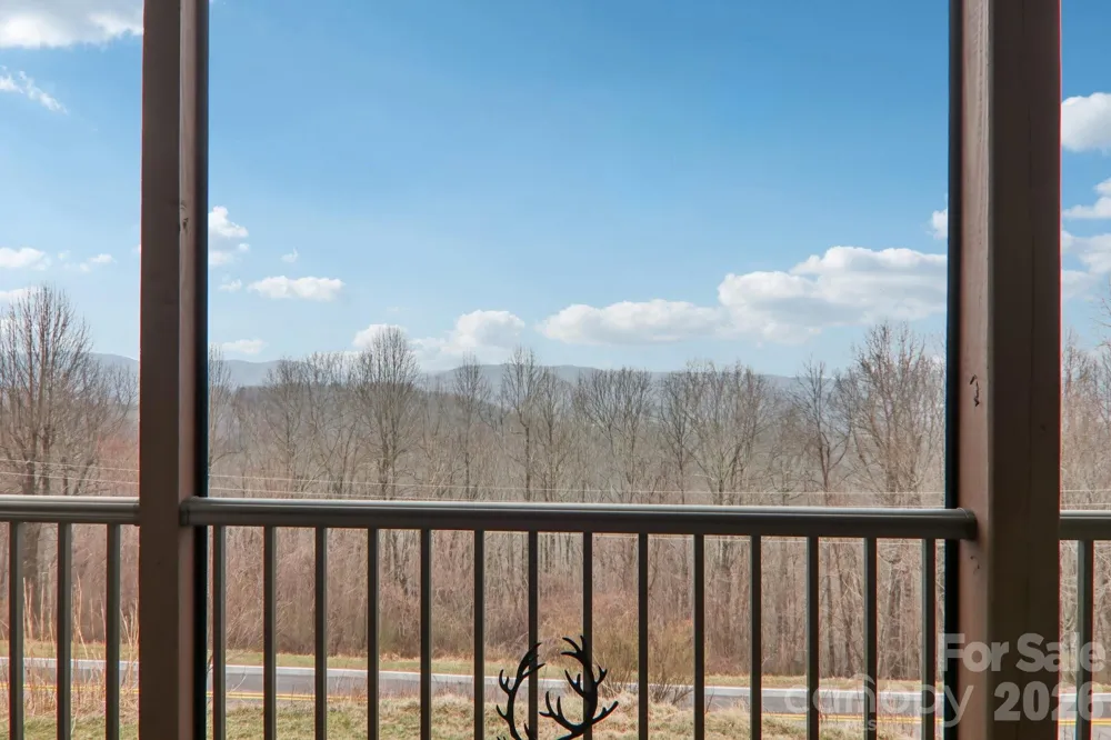 1601 Fleetwood Plaza Hendersonville, NC 28739