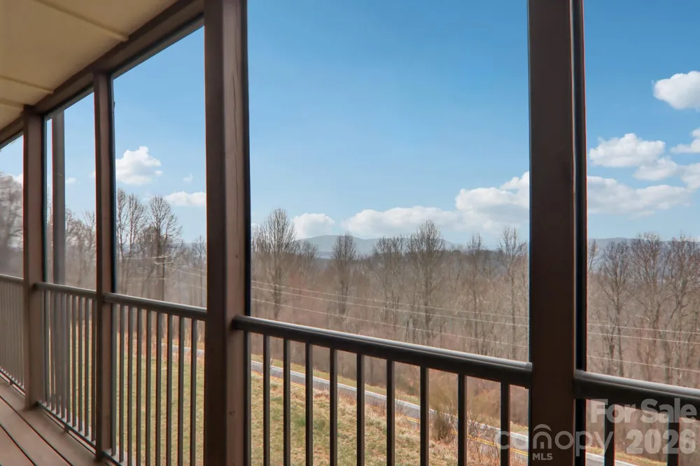 1601 Fleetwood Plaza Hendersonville, NC 28739