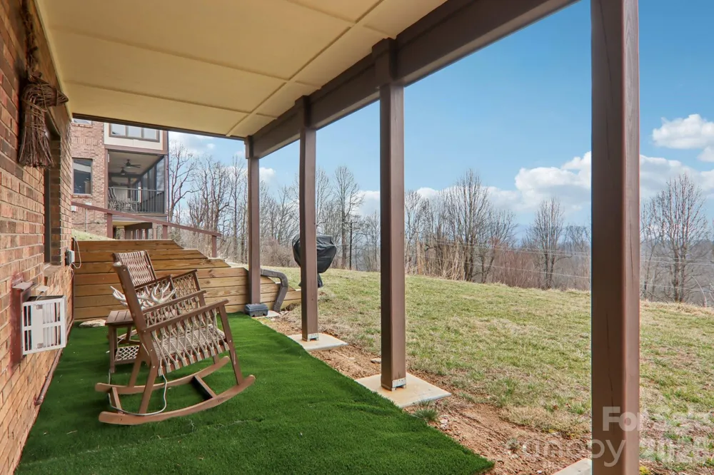 1601 Fleetwood Plaza Hendersonville, NC 28739
