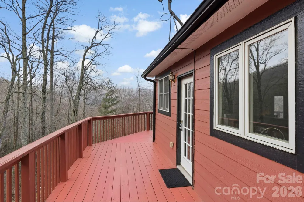 11 Roberts Drive Swannanoa, NC 28778