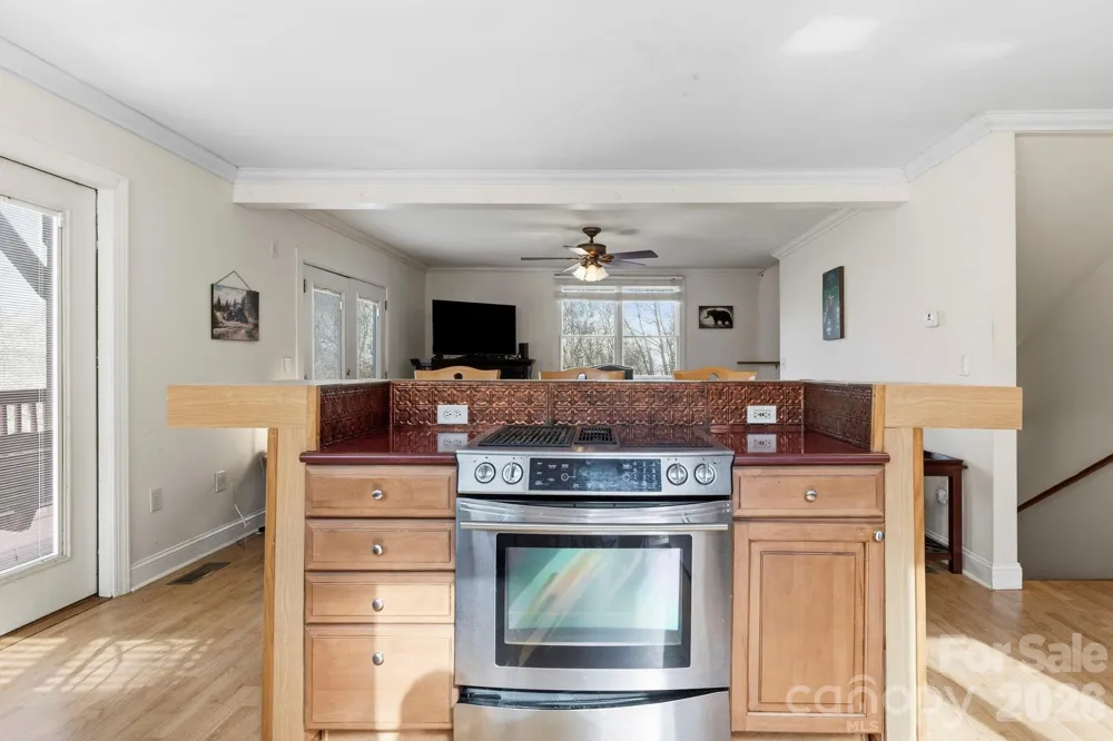 11 Roberts Drive Swannanoa, NC 28778