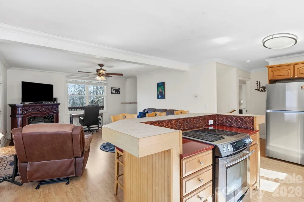 11 Roberts Drive Swannanoa, NC 28778