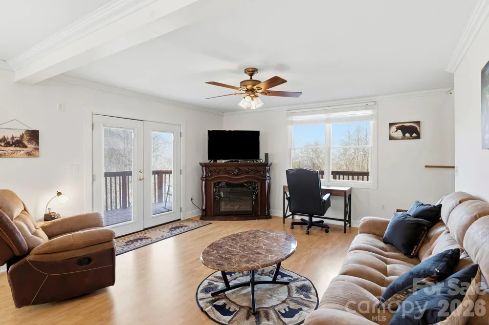 11 Roberts Drive Swannanoa, NC 28778
