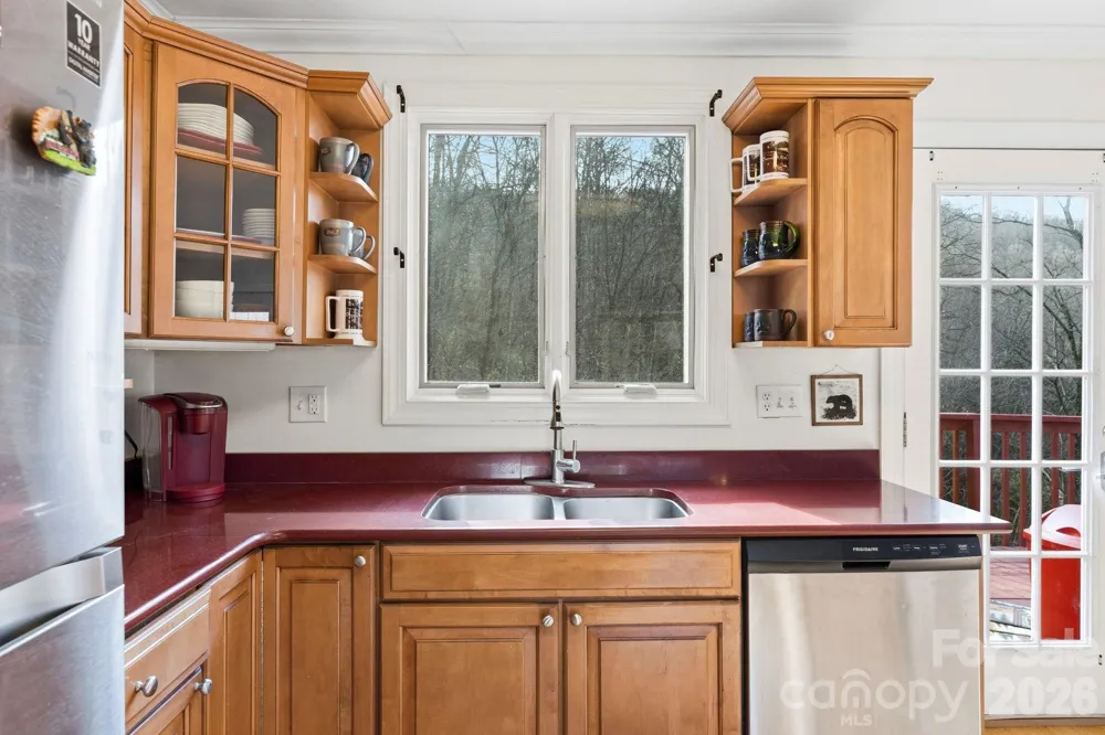 11 Roberts Drive Swannanoa, NC 28778