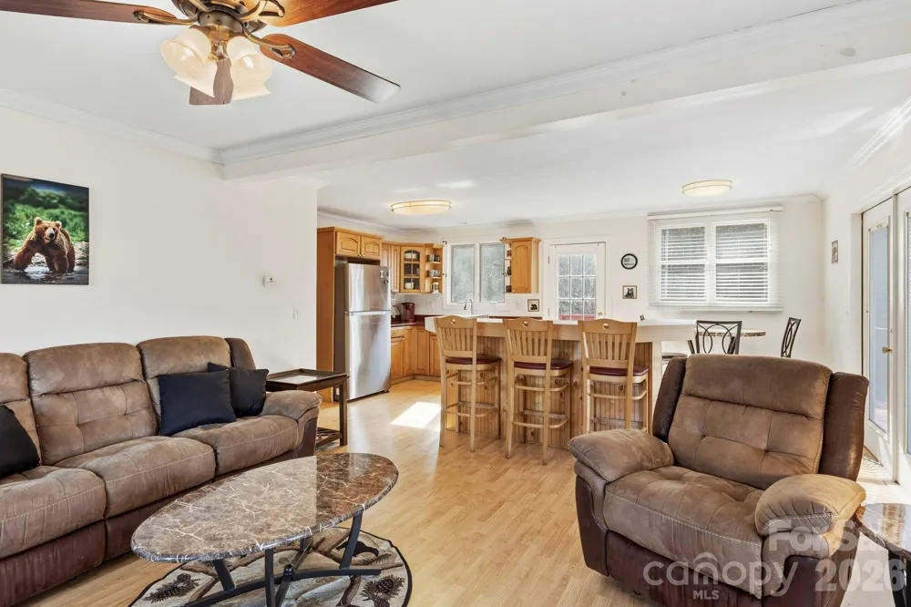 11 Roberts Drive Swannanoa, NC 28778