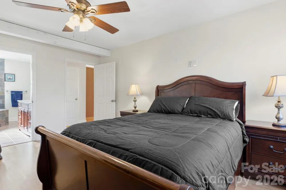 11 Roberts Drive Swannanoa, NC 28778