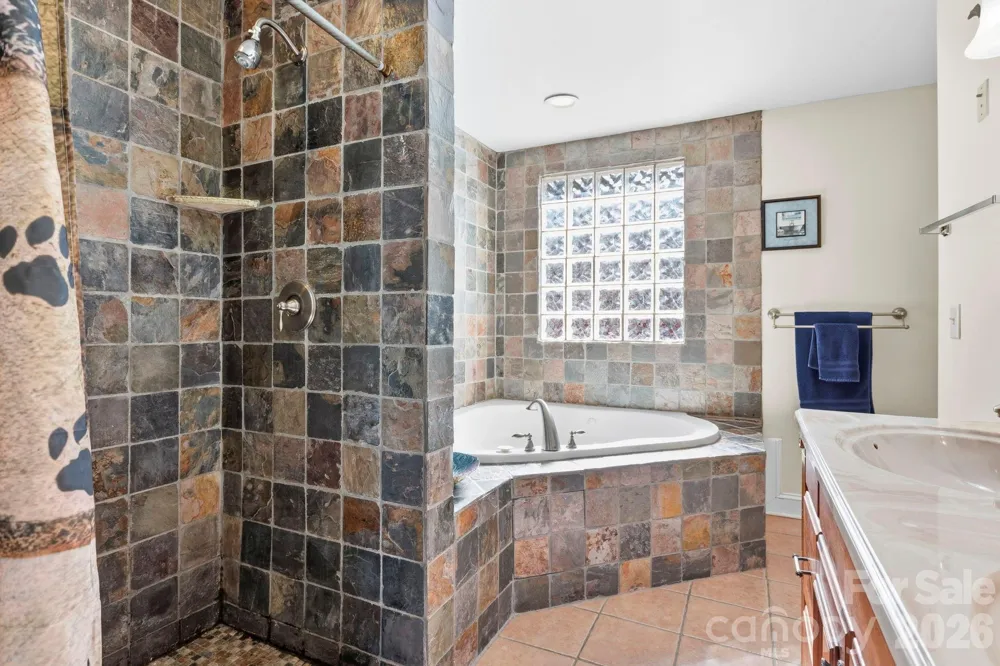 11 Roberts Drive Swannanoa, NC 28778