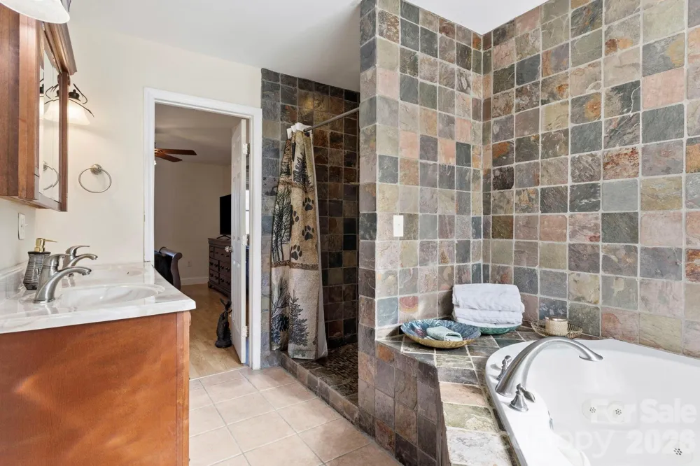 11 Roberts Drive Swannanoa, NC 28778