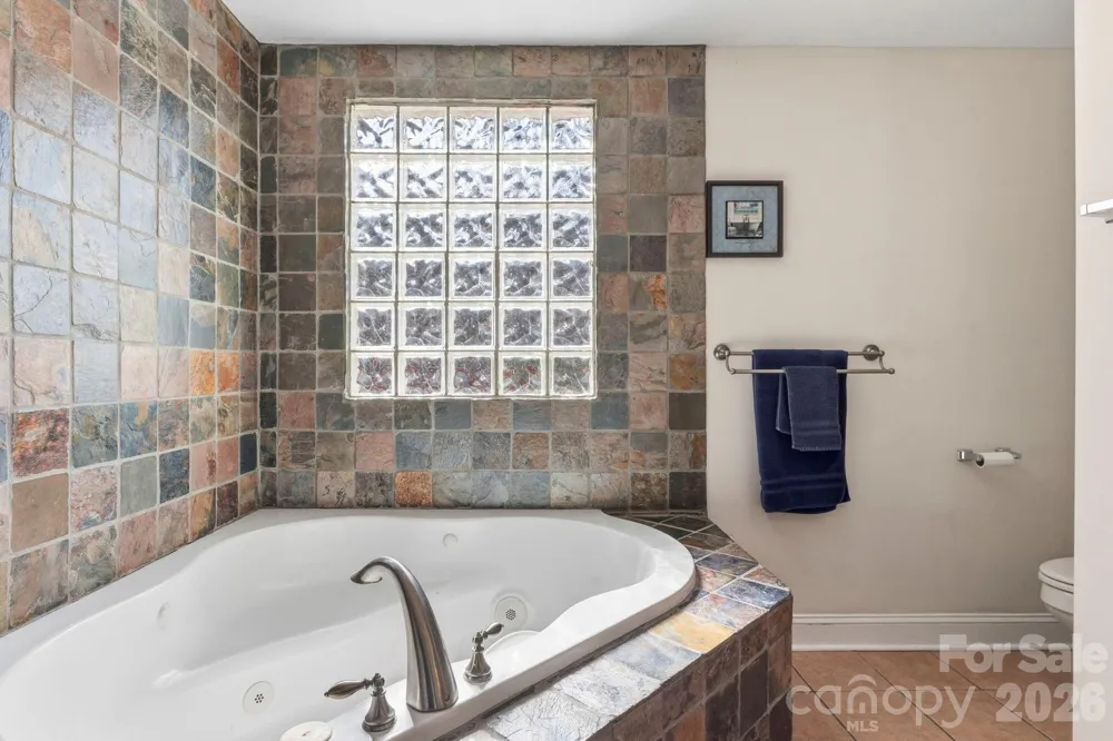 11 Roberts Drive Swannanoa, NC 28778