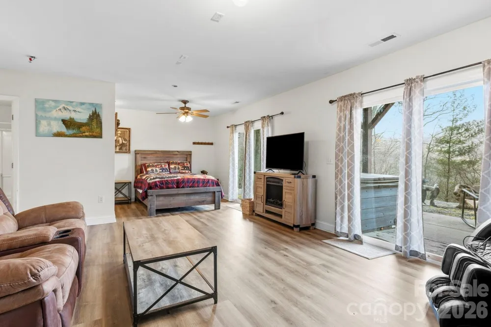 11 Roberts Drive Swannanoa, NC 28778