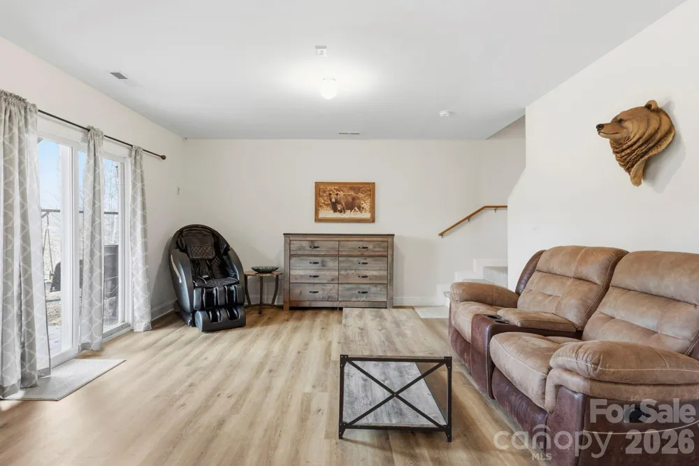 11 Roberts Drive Swannanoa, NC 28778