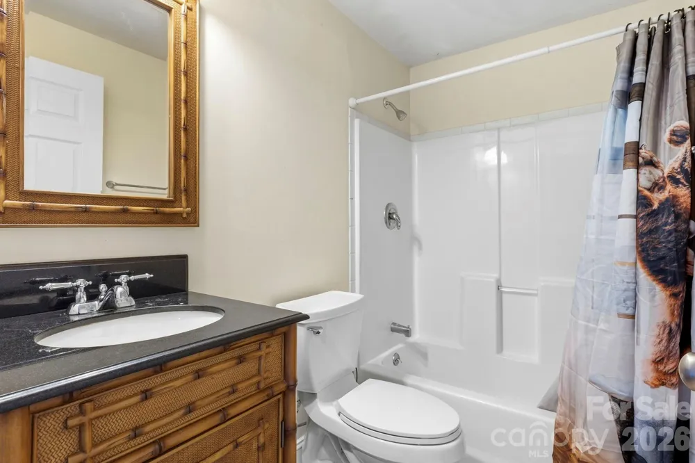 11 Roberts Drive Swannanoa, NC 28778