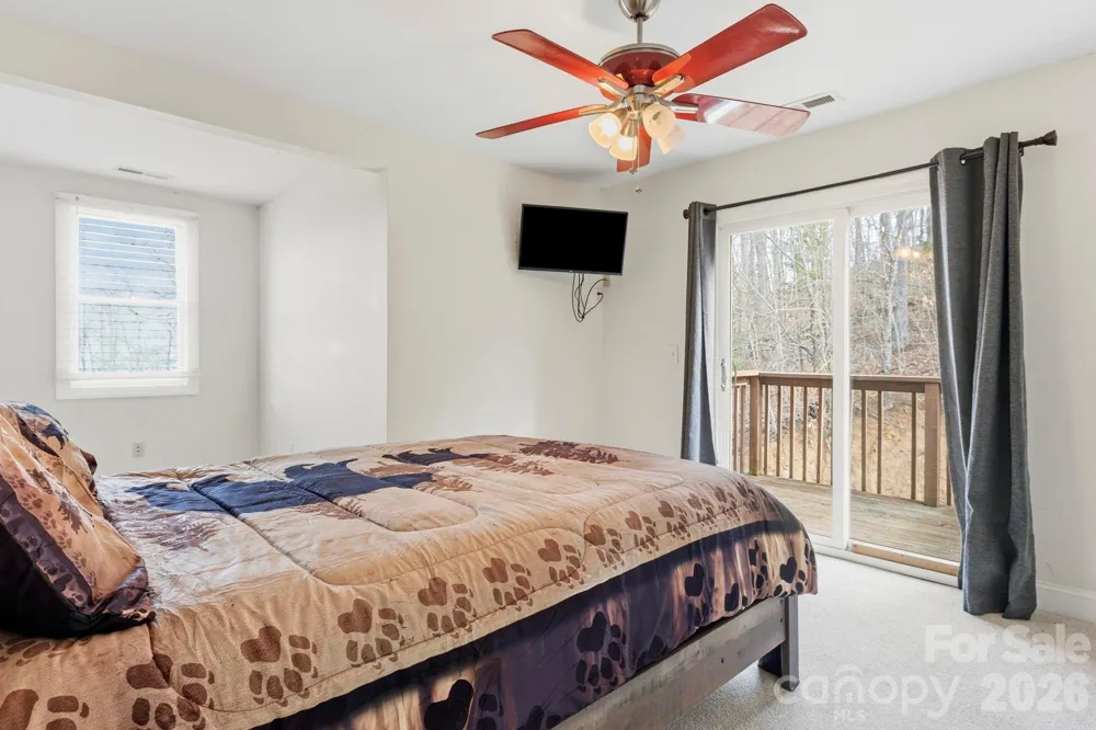 11 Roberts Drive Swannanoa, NC 28778