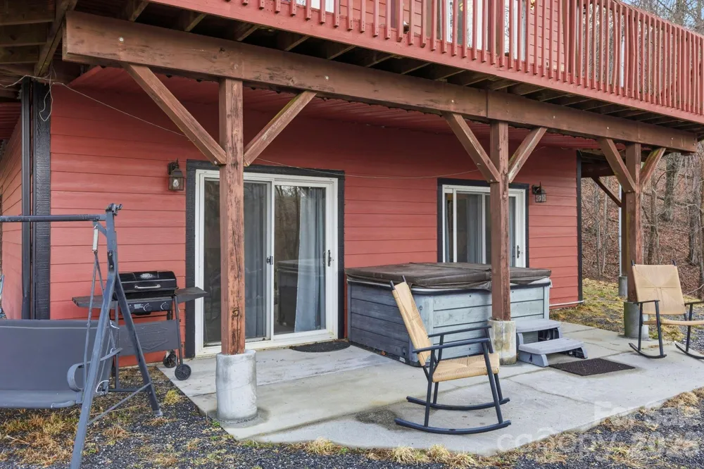 11 Roberts Drive Swannanoa, NC 28778