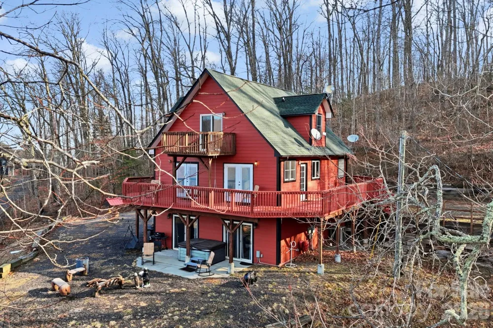 11 Roberts Drive Swannanoa, NC 28778