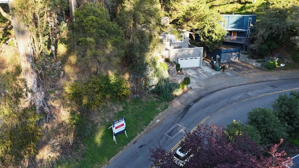 5847 Ascot Dr Oakland, CA 94611