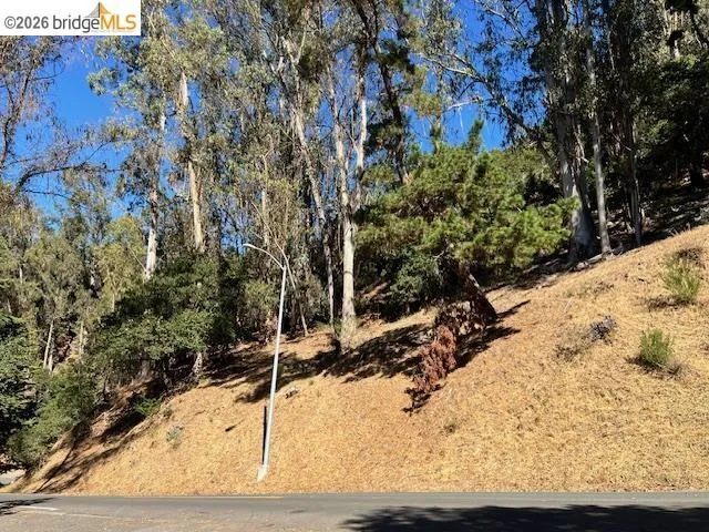 5847 Ascot Dr Oakland, CA 94611