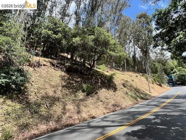 5847 Ascot Dr Oakland, CA 94611