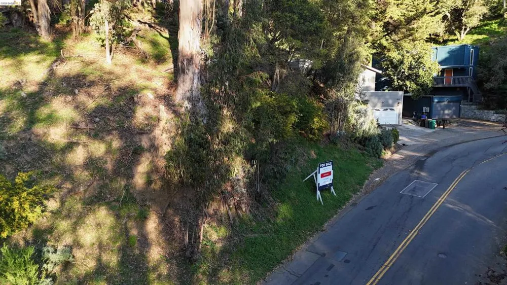 5847 Ascot Dr Oakland, CA 94611