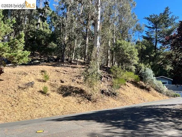 5847 Ascot Dr Oakland, CA 94611