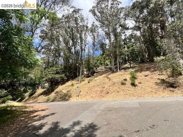 5847 Ascot Dr Oakland, CA 94611